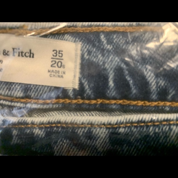 New In Package Abercrombie High Rise Jeans - 35 Short - Picture 3 of 3